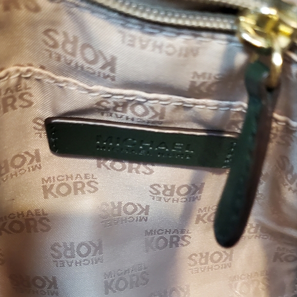 Beautiful Emerald Michael Kors - Picture 8 of 12